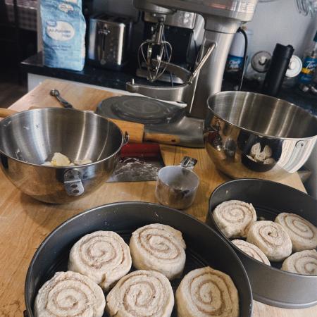 Baking cinnamon rolls 